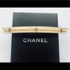 Chanel hair Barette CC & pearls